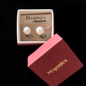 Classic Majorica imitation pearl clip-ons earrings